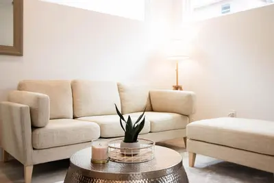 Image de Cozy new house mins from downtown