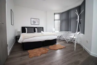 Image de Contemporary & Chic Studio No6 -CoHost Collections