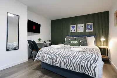 Image de Contemporary & Chic Studio No7 -CoHost Collections