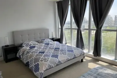 Image de Large 2 Bedroom Condo, Downtown Toronto by Lake Ontario. With 2 Parking Spots.