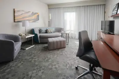 Image de Stay Close to Dallas World Aquarium! Outdoor Swimming Pool, Pets are Welcome!