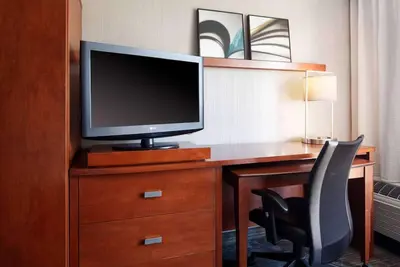 Image de Hassle-Free and Suiting Stay! Two Modern Units, Parking, Pet-friendly!