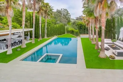 Image de Where luxury & modern elegance blend to create and unforgettable vacation.