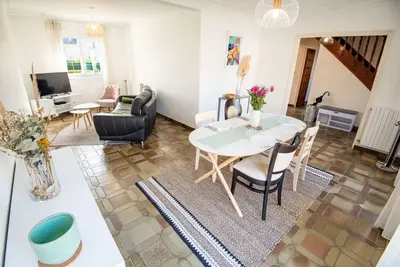 Image de Maison tout confort, jardin et parking par Groom*