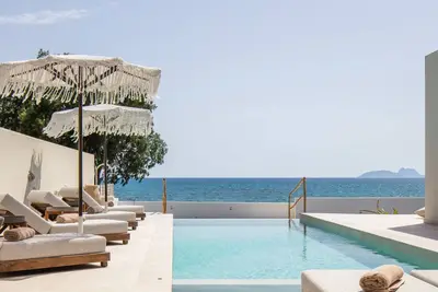 Image de Beachfront retreat, sea views, Boho inspired style, private pool, unique design