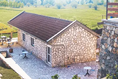 Image de Comfortable Holiday Home with Garden near Lake