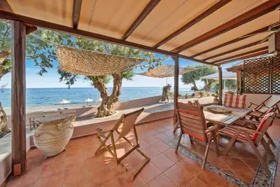 Image de Almyriki Beach House