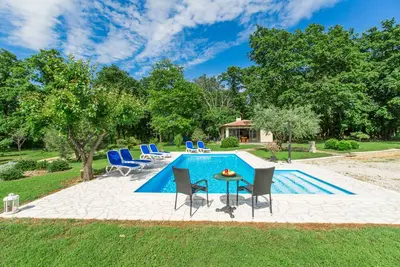 Image de Apartment with pool, 2-4 persons, garden, air-conditioned, barbecue