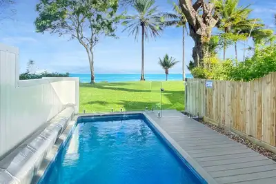 Rock Salt Villa 1. Situated on the foreshore at Picnic Bay