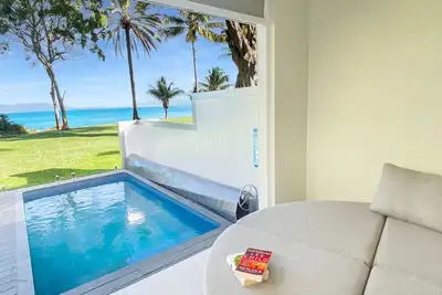 Rock Salt Villa 2 Situated on the foreshore at Picnic Bay
