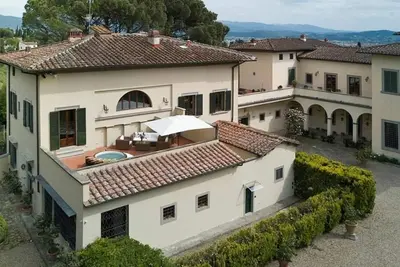 Image de Villa à Florence avec 7 chambres à coucher, 12 couchages