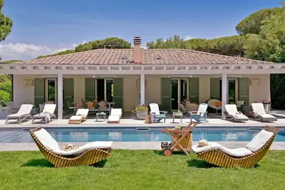 Image de Villa à Marina Di Bibbona avec 4 chambres à coucher, 8 couchages