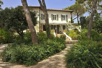 Image de Villa à Marina Di Bibbona avec 6 chambres à coucher, 12 couchages