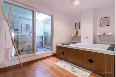 Image de Lujo a tu Alcance con spa y Garaje Pleno Centro