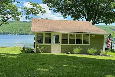 Image de Cozy Lake Front Cottage