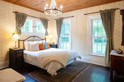 Image de Stylish Retreat Near the Heart of Saugatuck