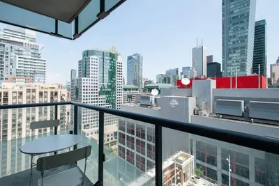 Image de Luxury High Rise Condo with Stunning City Views!