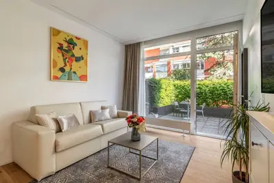 Wonderful lake side apartment - Free parking