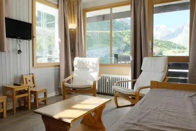 Image de 200m du centre station, 2ème étage, balcon, télévision, casier à ski, 55m², Tignes
