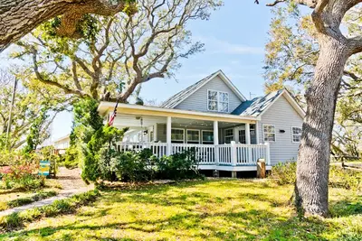 Image de Salty Oaks, Soundside House  in  Salter Path, North Carolina!