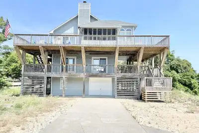 Vacation in Duck- Sleeps 14! 5 Min Walk to beach & town. 3 Community Pools!