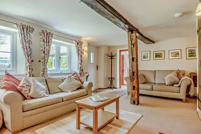Image de Bourne Cottage - Deux Chambres Maison, Couchages 4
