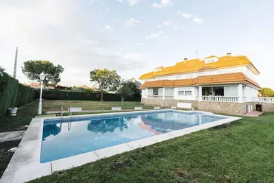 Image de Maison de vacances Alpedrete pour 1 - 25 personnes avec 15 chambres Ă coucher - Maison de vacances