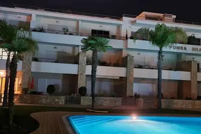 Image de Duplex com vista piscina barbeque garagem 5 minutos da praia