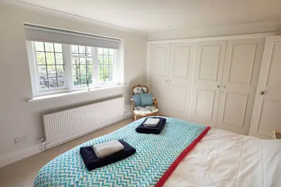 Image de Spacious 5* guest house with private tennis court and beautiful gardens