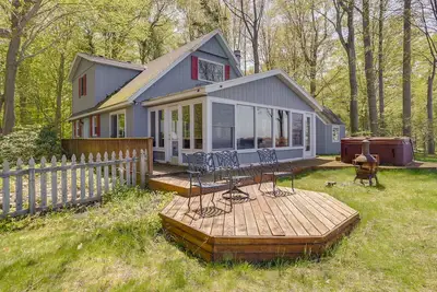 Image de Waterfront South Haven Home w/ Beach Access!