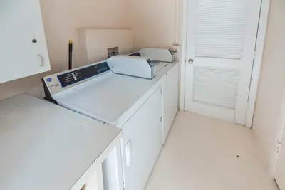 Image de Minute walk to the Beach! Florida Condo with screened in porch.