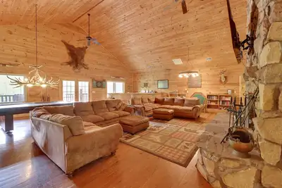 Image de Fraziers Bottom Cabin on 800 Acres of Land w/ Lake