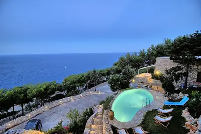 Charming Villa with Sea View Infinity Pool
