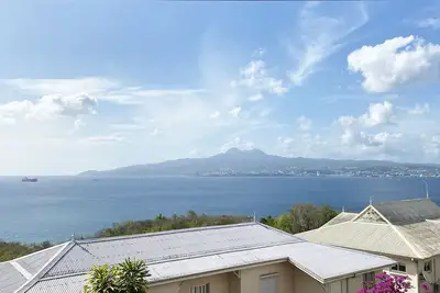 Image de L'oiseau du Paradis, charmant T2 avec vue imprenable sur la baie