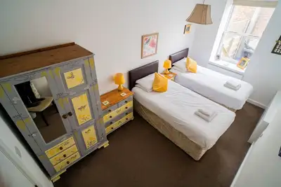 Image de Bumblebee-Appartement-Confort-Salle de bain privée séparée-Vue sur Jardin