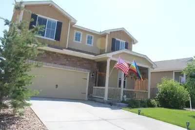 Image de 2-story, 4 bedroom, 2. 5 bath furnished home in Thornton Colorado