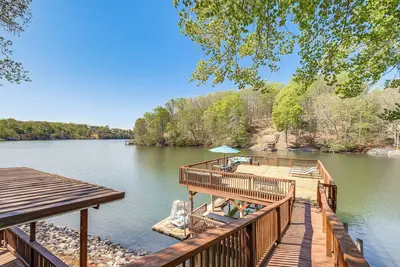 Image de Smith Mountain Lake House w/ 2-Story Boat Dock!