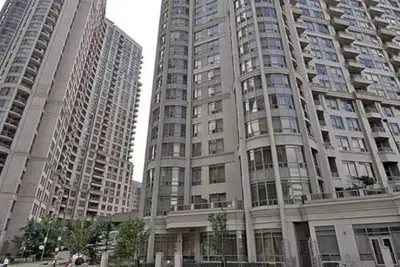 Image de Two bedroom apartment with secure parking, 1 minute walk from Celebration square