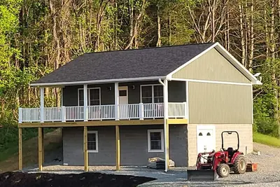 Image de RiverView Cabin 2 Bedroom/1 Bath, Deck w/Hot Tub & Beautiful View/Fire Pit/Grill