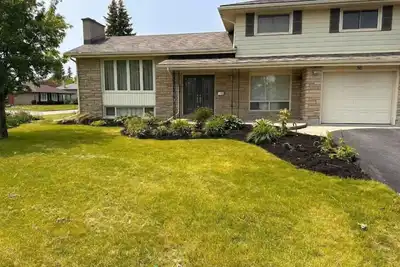 Image de An Executive Side-Split Brick & Stone Home on a Large Corner Lot in Trenton.