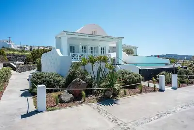 Image de Wonderful Oia Sunset & Sea view Villa | Private Heated Spa Jacuzzi | Villa Emerald| 3 Bedroom Villa | Access to shared pools