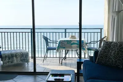 Image de Upscale 2023 Reno; Introductory Rates! Oceanfron, King bed, 65”tv, View! Location!