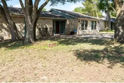 Image de Cozy 3 Br + screened porch & Fp