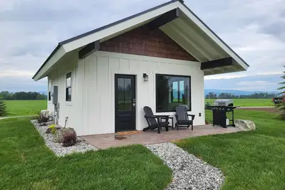 Image de New cabin retreat with Mission Mountain Views!