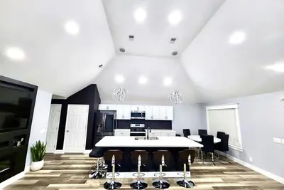 Image de PoolerBnB, Spacious Modern Getaway near Savannah!