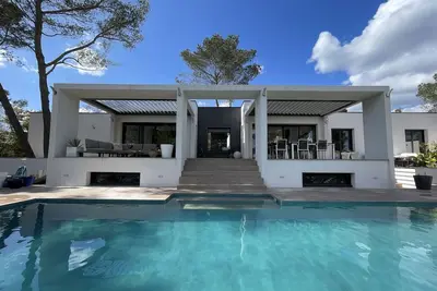 Image de Superbe Villa sous les Pins, Emplacement Unique