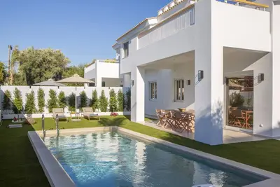 Spacious Luxury Villa close to the beach and Lefkadas' center