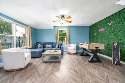 Image de Ocean Breeze Oasis with Pool, Arcade Games & Karaoke Machine!