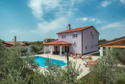 Image de Villa avec piscine et jardin méditerranéen