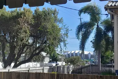 Image de Tropical 3bed home with spa & yard